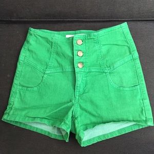 Day High Waisted Green shorts